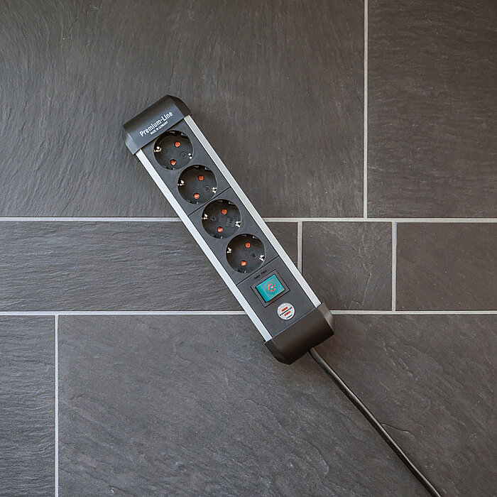 Brennenstuhl Premium Line 4'lü Anahtarlı Priz 1,8m - 2