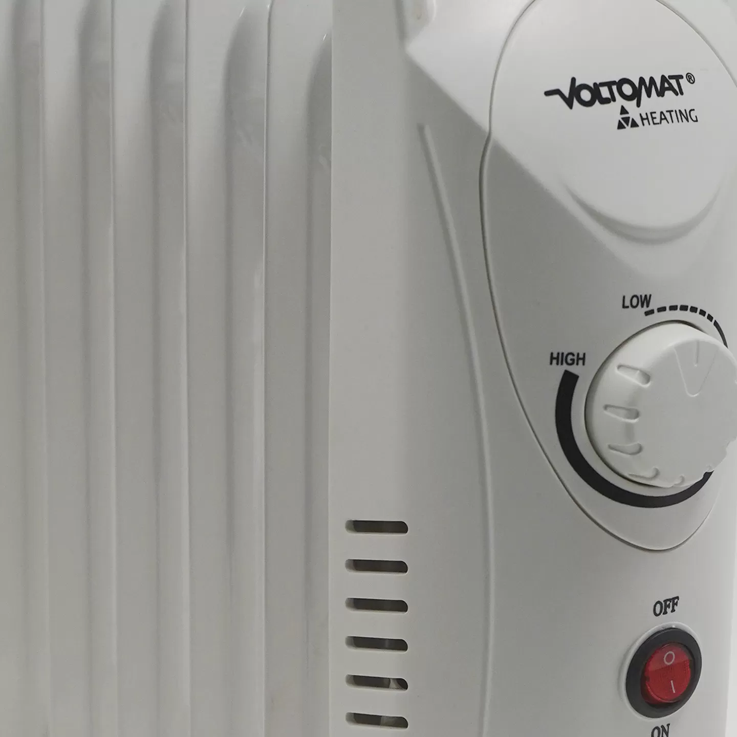 Voltomat Termostatlı 800 W 6 Dilim Yağlı Radyatör Beyaz Voltomat Termostatlı 800 W 6 Dilim Yağlı Radyatör Beyaz